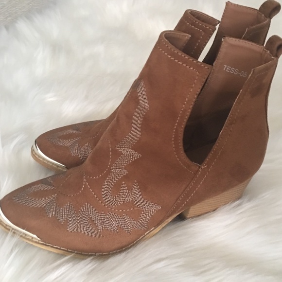 MI.IM Embroidered Gold Toe Bootie - Picture 5 of 8